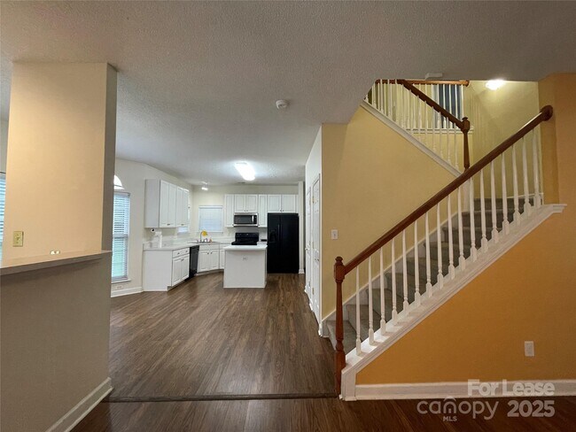 Building Photo - 5650 Berry Ridge Dr
