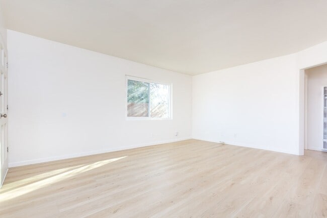 Building Photo - Cherokee