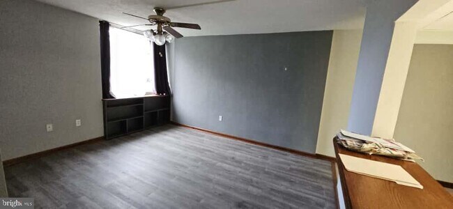 Building Photo - 3213 Forest Ln