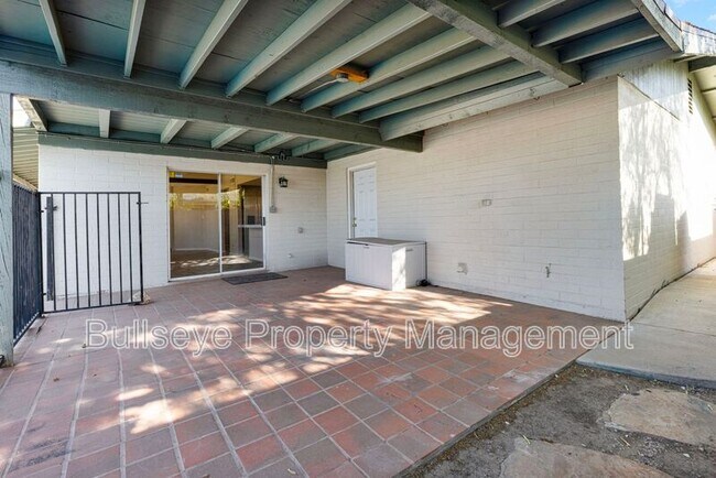 Building Photo - 847 W Juanita Ave