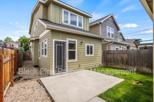 Building Photo - 909 N 31st St
