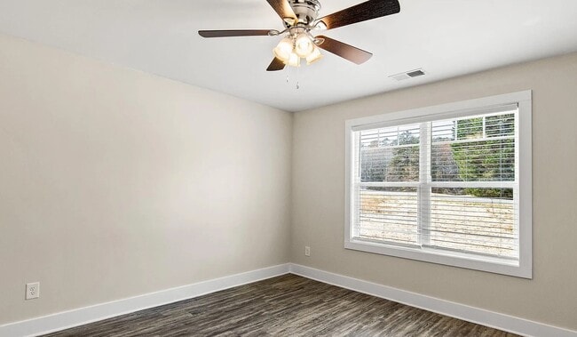 Building Photo - 2026 Lakeside Ln