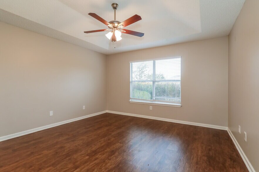Building Photo - 3291 Sexton Dr