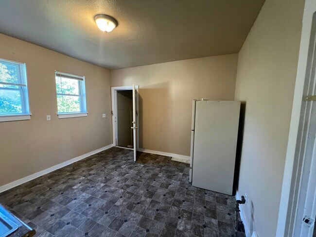 Building Photo - 2555 N 16th St