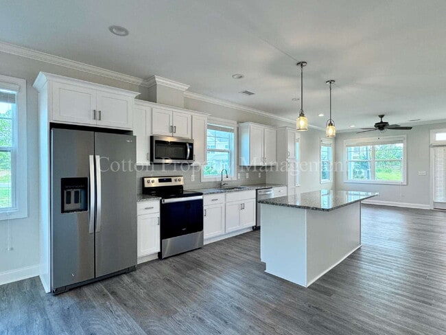 Building Photo - 2BR/2.5BA townhome in River Lights Communi...