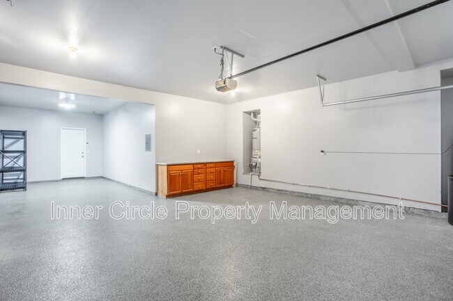 Building Photo - 5560 McFarlan Ranch Dr