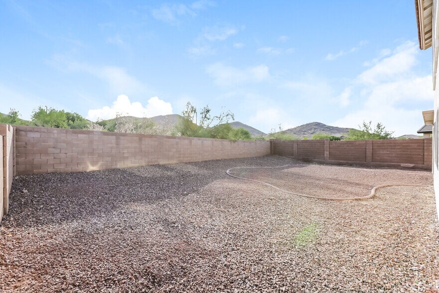 Building Photo - 28833 N Nobel Rd
