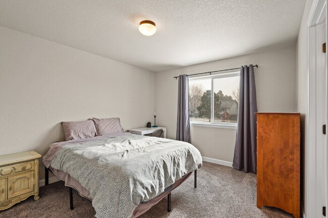 Building Photo - Modern Comfort Meets Mountain Beauty – 4-B...