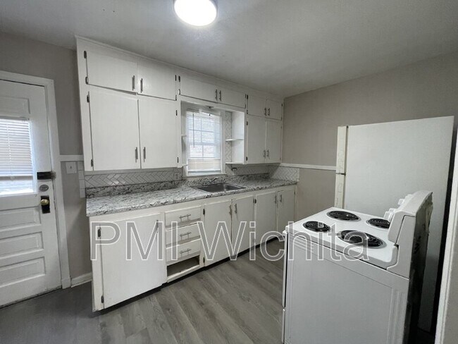 Building Photo - 1512 S Pattie St