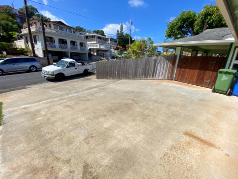 Building Photo - 1136 Makaala St