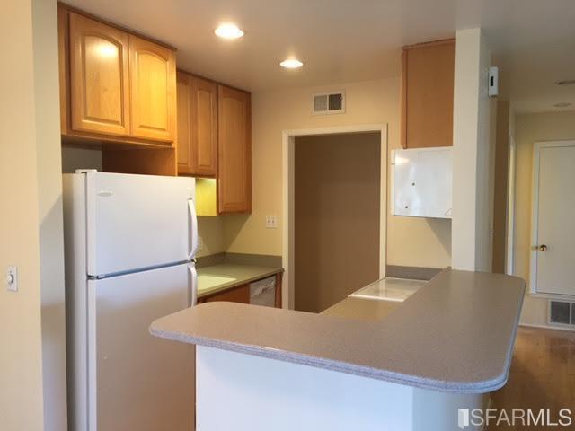 Building Photo - 633 Highland Ave