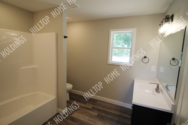 Building Photo - 2 Oak Terrace Ln