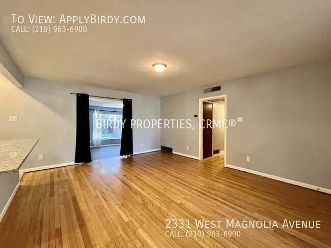 Building Photo - **3 Bed, 2 Bath Home with Detached Garage/...