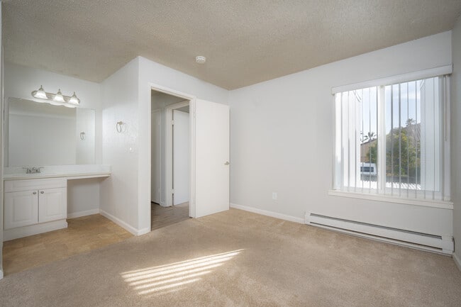 Breakwater 3 Bed, Master - Breakwater Apartments