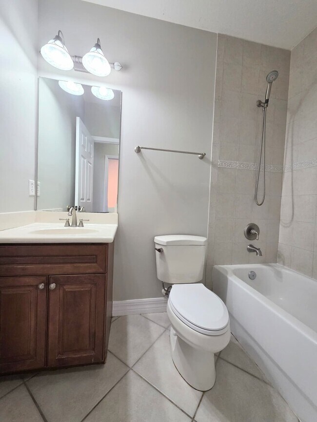 Building Photo - 9822 Quinta Artesa Way