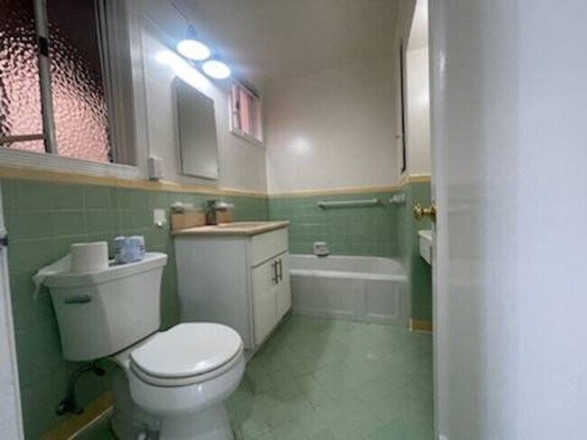 Building Photo - 3630