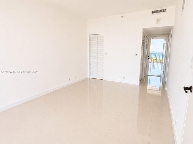 Building Photo - 7601 E Treasure Dr