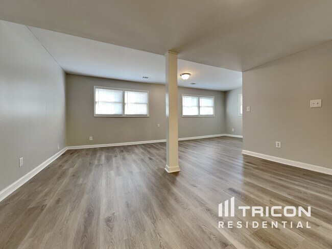 Building Photo - 401 Barbashela Dr