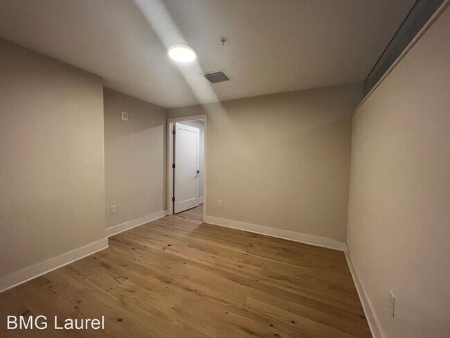 Building Photo - 1 br, 1 bath House - 1211 Van St SE (#302)