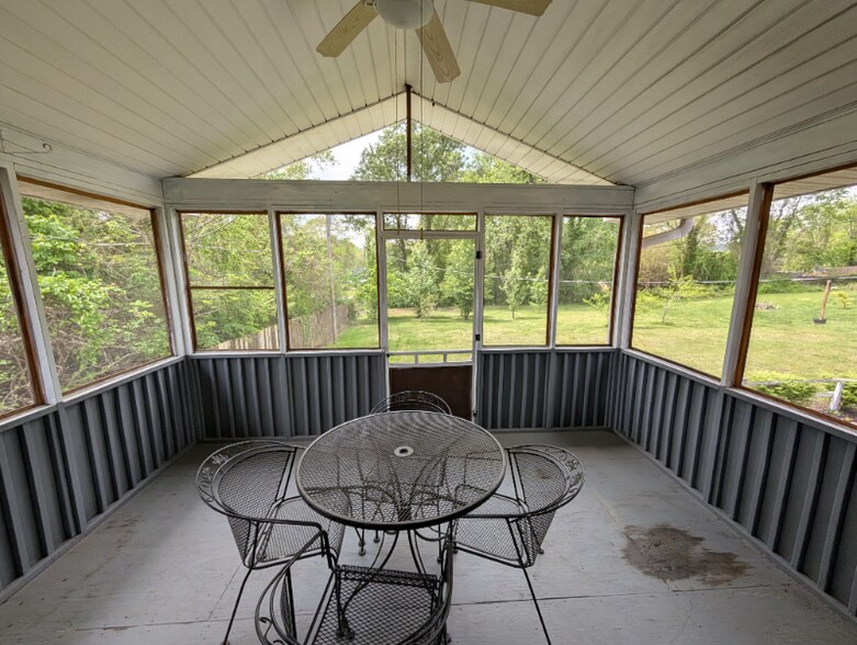 Building Photo - 505 N Stanwood Ln