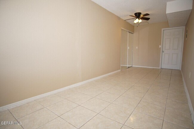Building Photo - 10553 Kinross Ave