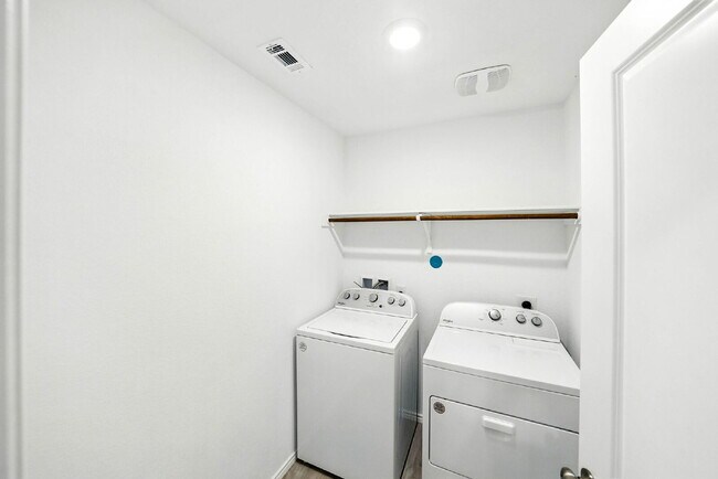Building Photo - 3 Bedroom Single-Story Home for Rent with ...