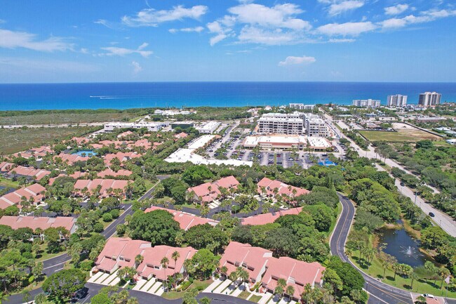 Building Photo - 204 Sea Oats Dr