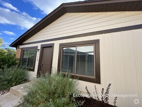 Building Photo - Beautiful Townhouse in Aurora's Mission Vi...