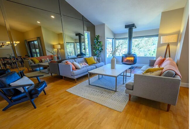 Building Photo - 4433 Date Ave