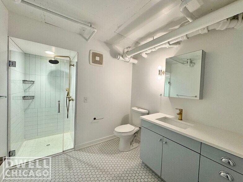 Building Photo - 1217 W Carmen Ave