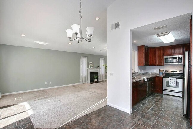 Building Photo - 6632 Branchwater Way