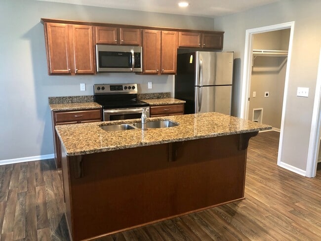 Building Photo - 4 Bed Attached Villa in Blue Springs