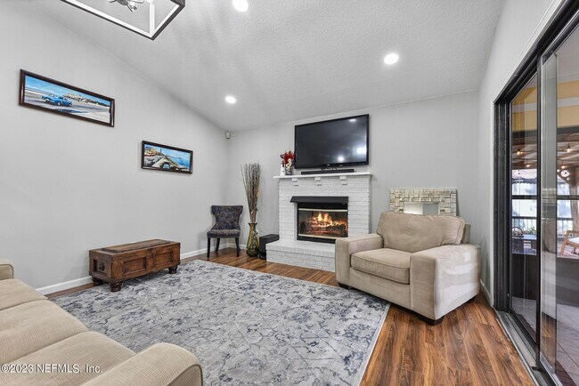 Building Photo - 9126 Trevi Cir W