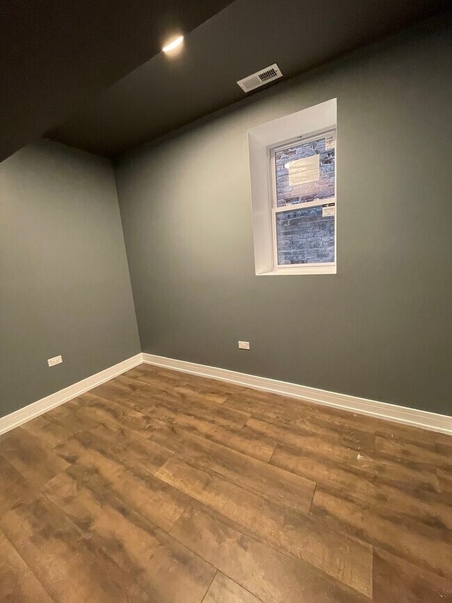 Building Photo - 1531 S Harding Ave