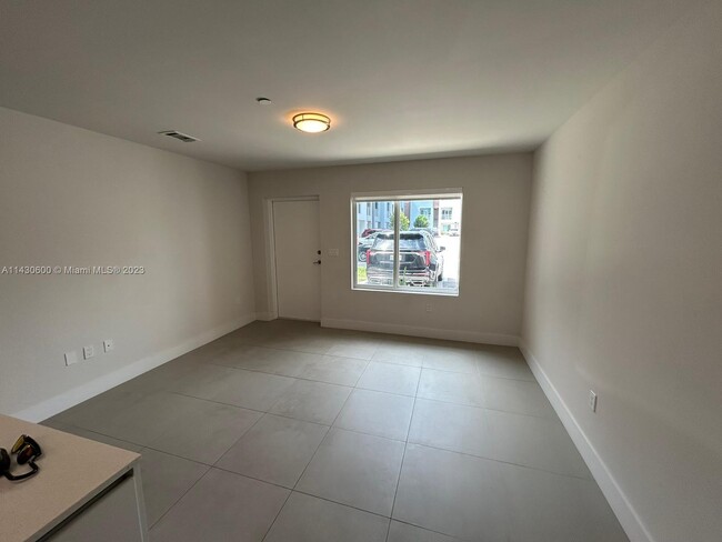 Building Photo - 2535 NE 193rd St