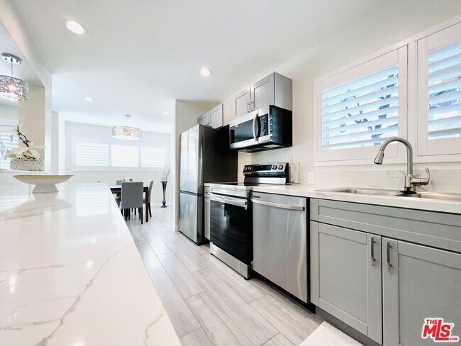 Building Photo - 4642 Park Granada Park