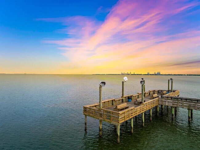 Building Photo - 714 Lee St