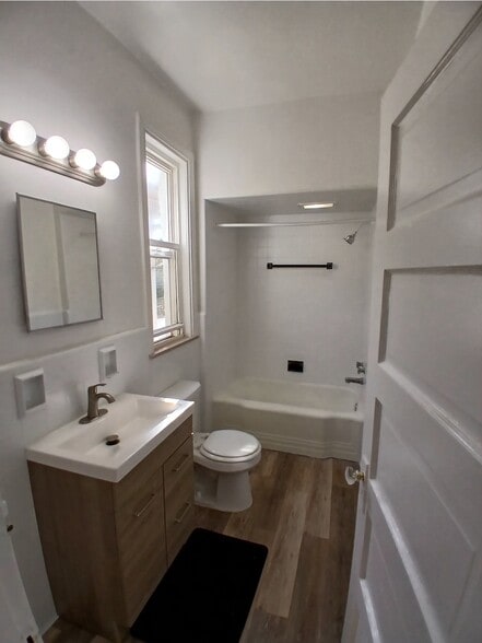 Building Photo - 1521 Alton St