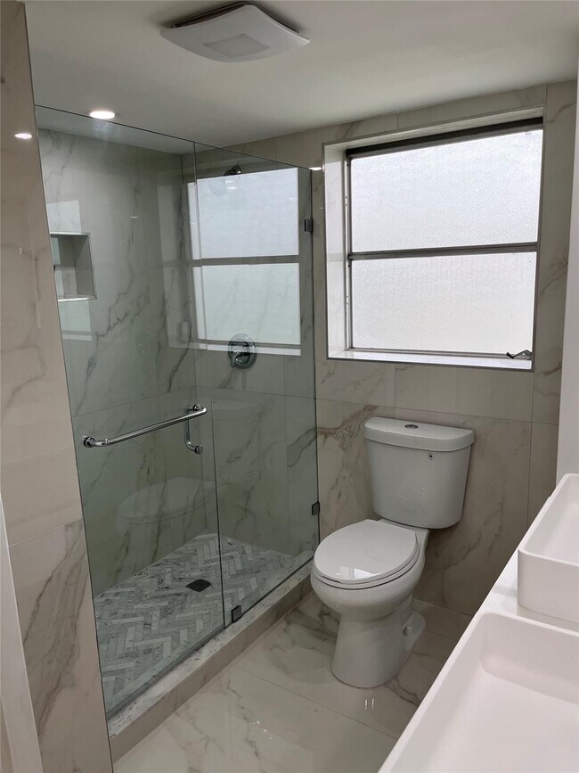 Building Photo - 3150 N Course Ln