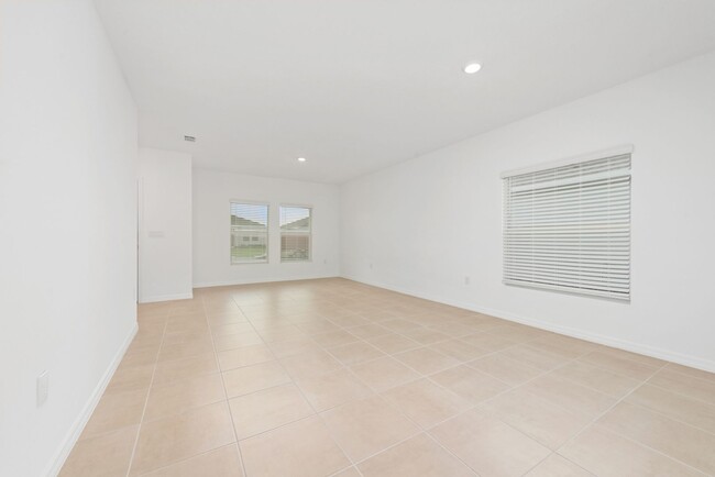 Building Photo - 4 Bedroom/2 Bath Home with WaterView in St...