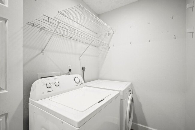 Building Photo - Newly remodeled 2 bedroom, 2 bathroom home...