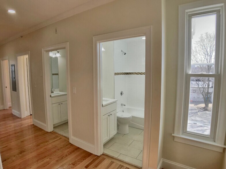 Building Photo - 12 Harris St