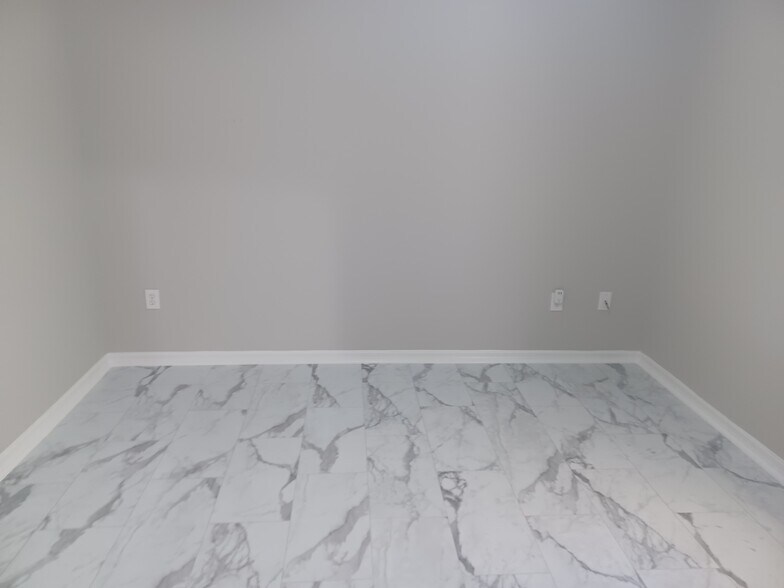 Building Photo - 2250 Candlewood Ln E