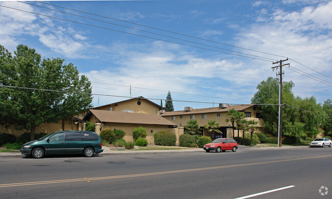 Primary Photo - Gong's Casa Grand Apartments