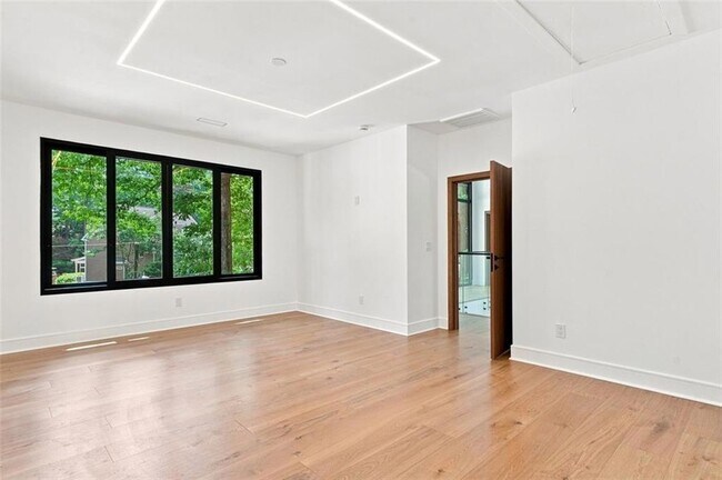 Building Photo - 4250 Carmain Dr NE