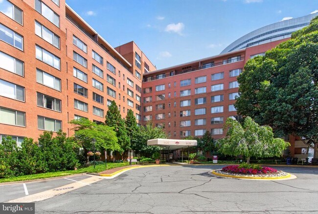 Building Photo - 1121 Arlington Blvd