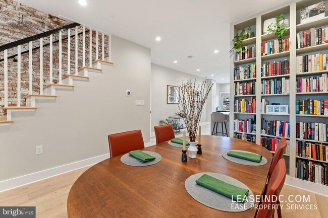 Building Photo - 121 15th St SE