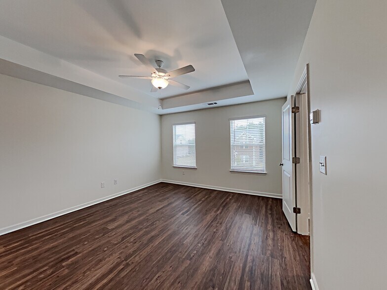 Building Photo - 249 Camp dr