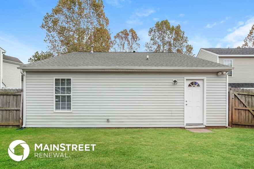 Building Photo - 2865 Oasis Ln