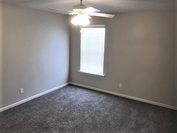 Building Photo - 498 Stonebridge Cir